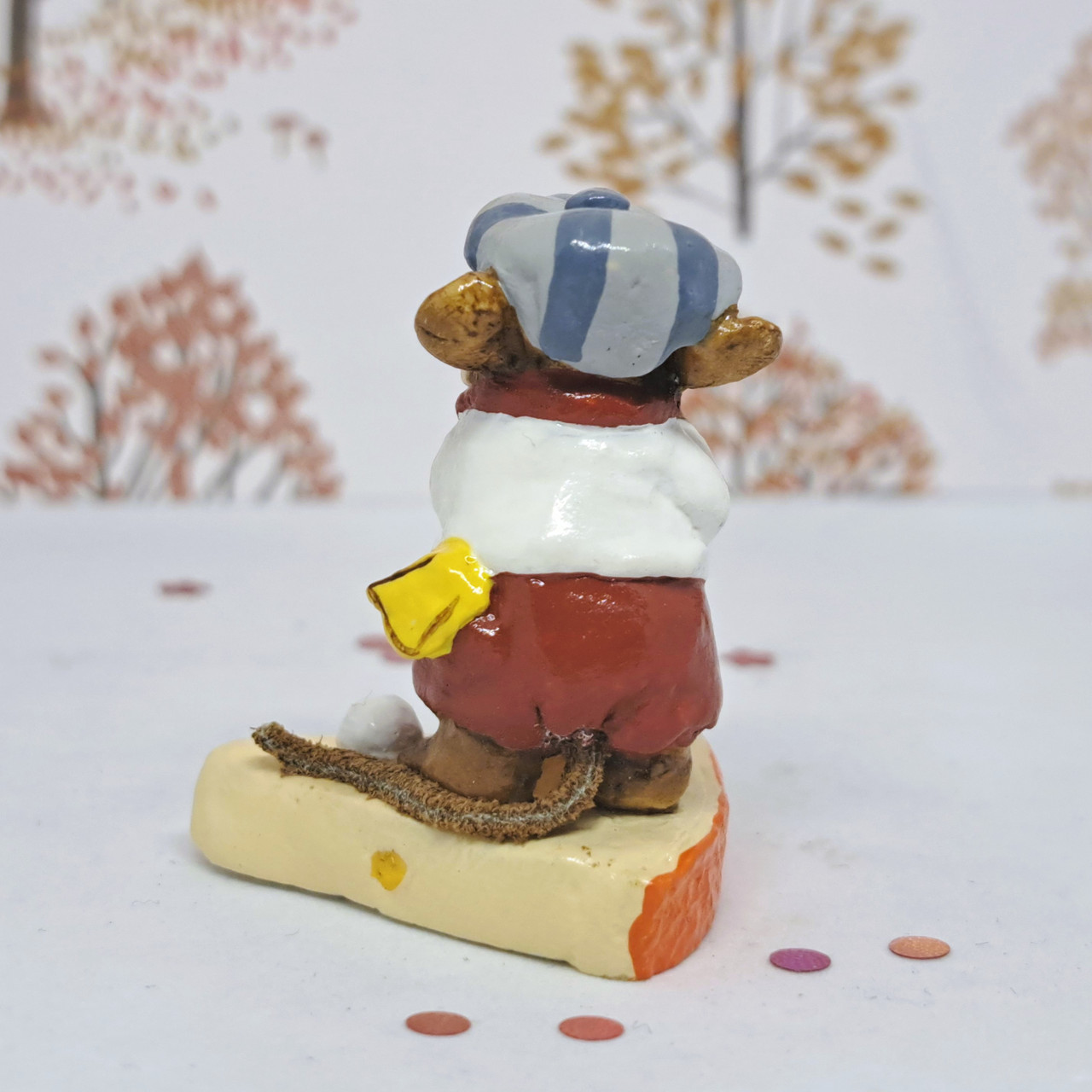Wee Forest Folk Miniatures MS-10 - Golfer Mouse (White