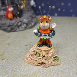 Wee Forest Folk Miniatures EV-2003 - Greetings! (Orange / Black) 