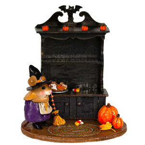 Wee Forest Folk Miniatures M-674b - Halloween Curio (Purple/Empty) Wee Forest Folk Miniatures M-674b - Halloween Curio (Purple/Empty)
