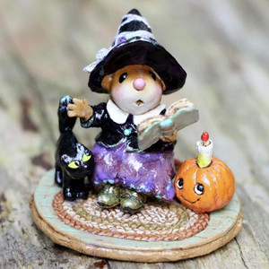 Wee Forest Folk Miniatures M-713 - The Storyteller (Purple) Wee Forest Folk Miniatures M-713 - The Storyteller (Purple)