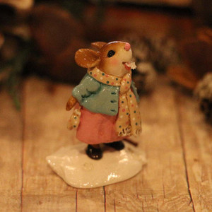 Wee Forest Folk Miniatures M-626 - Catching Crystals (Pink) Wee Forest Folk Miniatures M-626 - Catching Crystals (Pink)