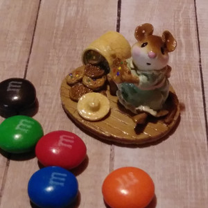 Wee Forest Folk Miniatures M-209 - Caught in the Act (Green) 