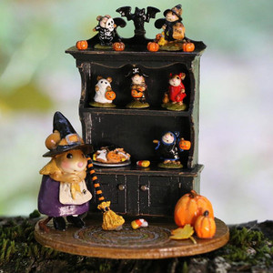 Wee Forest Folk Miniatures M-674a - Halloween Curio (Purple/Full) Wee Forest Folk Miniatures M-674a - Halloween Curio (Purple/Full)