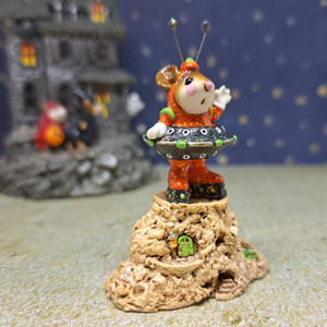 Wee Forest Folk Miniatures EV-2003 - Greetings! (Orange / Black) Wee Forest Folk Miniatures EV-2003 - Greetings! (Orange / Black)