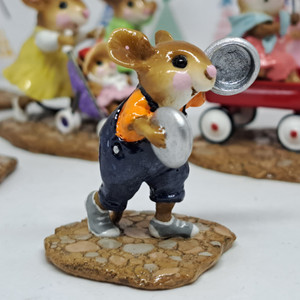 Wee Forest Folk Miniatures MP-5 - Pot Lid Lad Wee Forest Folk Miniatures MP-5 - Pot Lid Lad