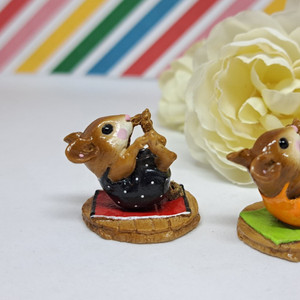 Wee Forest Folk Miniatures M-260 - Roly Poly (Black/Red)