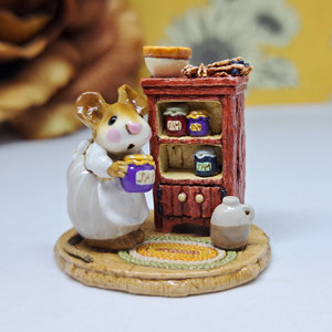 Wee Forest Folk Miniatures M-256 - Jenny's Jams & Jellies (Taupe/Red) Wee Forest Folk Miniatures M-256 - Jenny's Jams & Jellies (Taupe/Red)