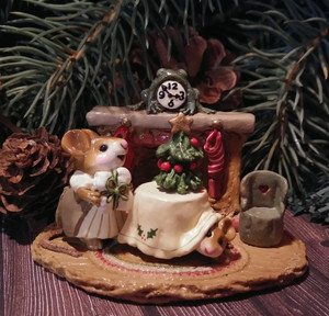 Wee Forest Folk Miniatures M-191 - Christmas Eve (Taupe)