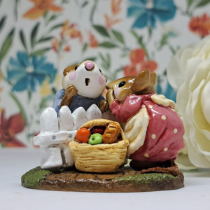 Wee Forest Folk Miniatures M-130 - Mouse Talk Wee Forest Folk Miniatures M-130 - Mouse Talk