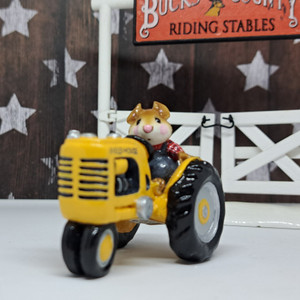 Wee Forest Folk Miniatures M-133 - Field Mouse (Yellow) Wee Forest Folk Miniatures M-133 - Field Mouse (Yellow)