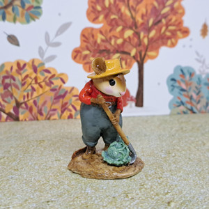 Wee Forest Folk Miniatures M-238 - Hoe Joe (Red)