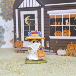 Wee Forest Folk Miniatures M-062a - Mommy's Little Ghost Wee Forest Folk Miniatures M-062a - Mommy's Little Ghost
