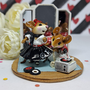 Wee Forest Folk Limited Edition LTD-10 - A Stitch in Time 1950's (E)