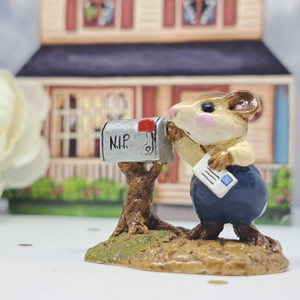 Wee Forest Folk Miniatures M-114 - Pen Pal Mousey
