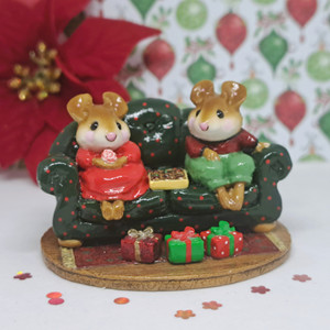 Wee Forest Folk Limited Edition M-512a - Sharing Christmas Stories