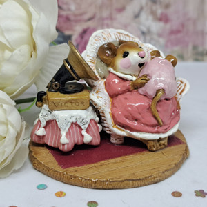 Wee Forest Folk Miniatures M-176 - Grammy-Phone (Pink)