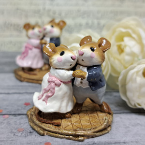 Wee Forest Folk Miniatures M-135 - Waltzing Matilda (White)