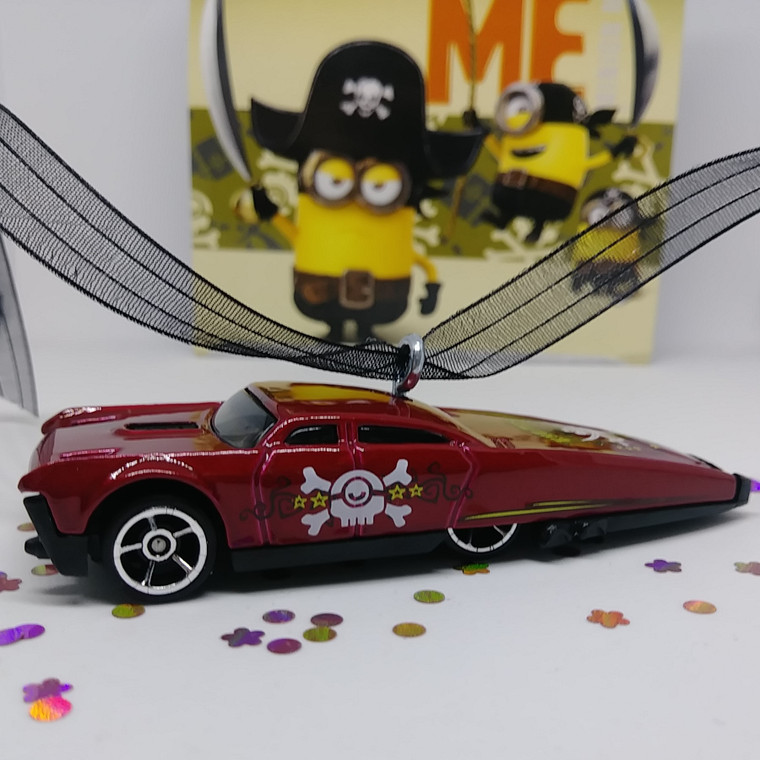 Despicable Me Pirate Minions Die Cast Car Ornament 