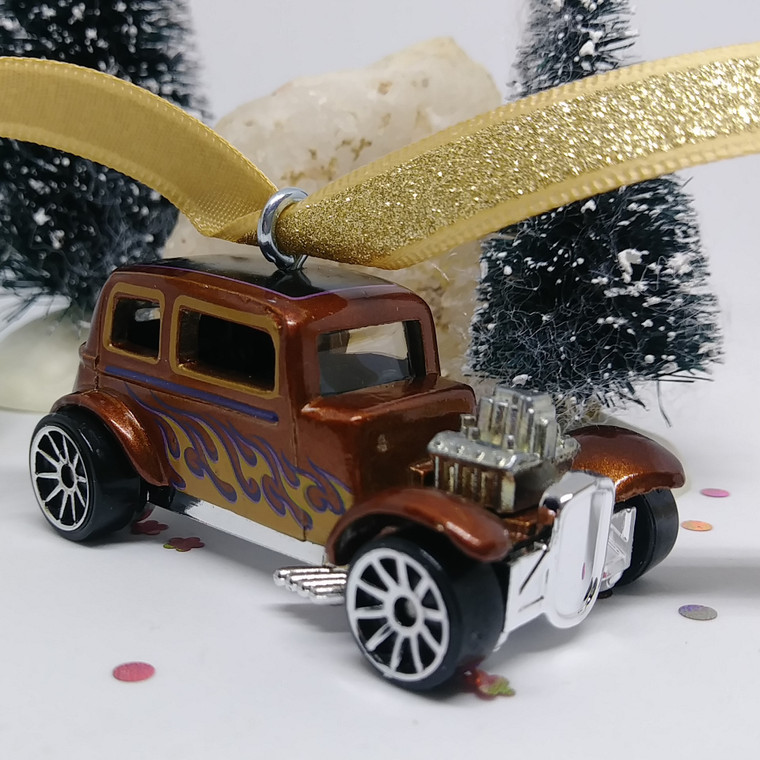 1932 Ford Vicky Vintage Car Ornament 