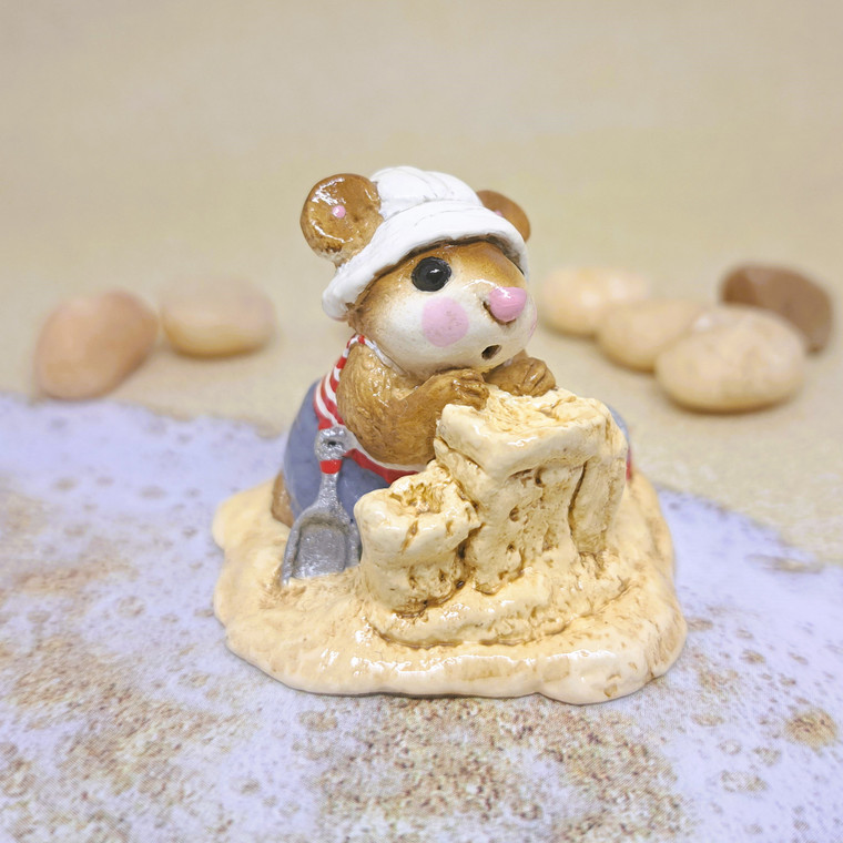 Wee Forest Folk Miniatures M-076 - Beach Mousey