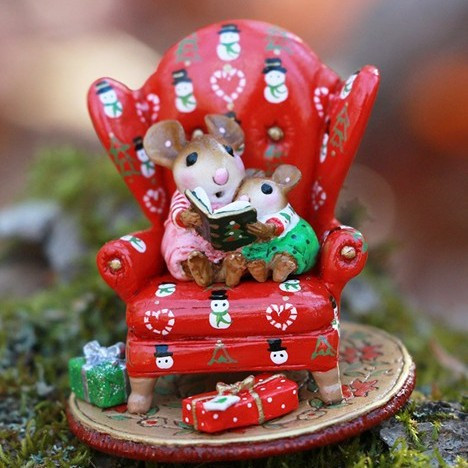 Wee Forest Folk Limited Edition M-512a - Sharing Christmas Stories