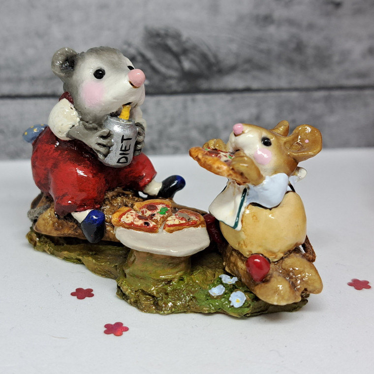 Wee Forest Folk Miniatures M-244 - Possum's Pizza Party (Red) 