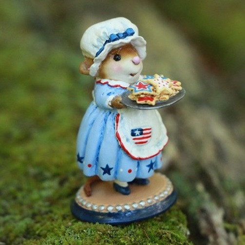 Wee Forest Folk Limited Edition M-601a - Mrs. Liberty Belle Claus