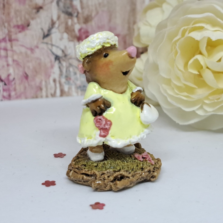 Wee Forest Folk Miniatures MO-05 - Jackie O. Mole (Yellow) 