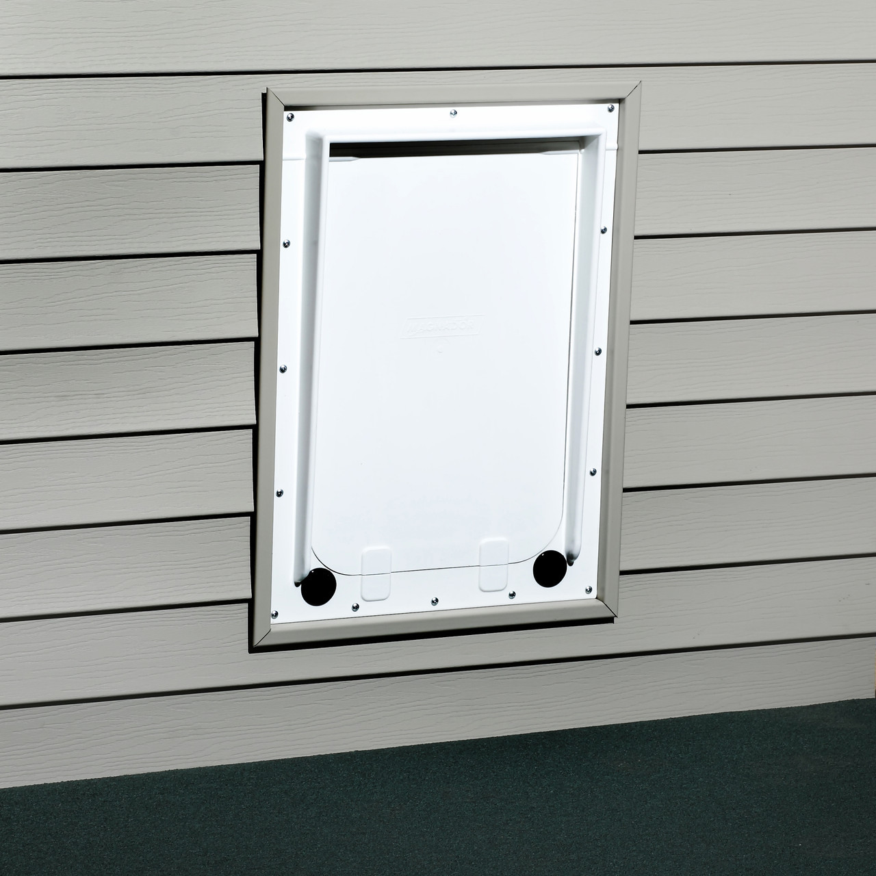 Two way pet doors (Magnador™)