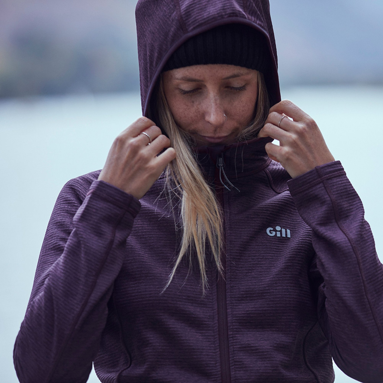 Sweat à Capuche Dart Femme - 1101W-FIG01-LIFESTYLE-3.jpg