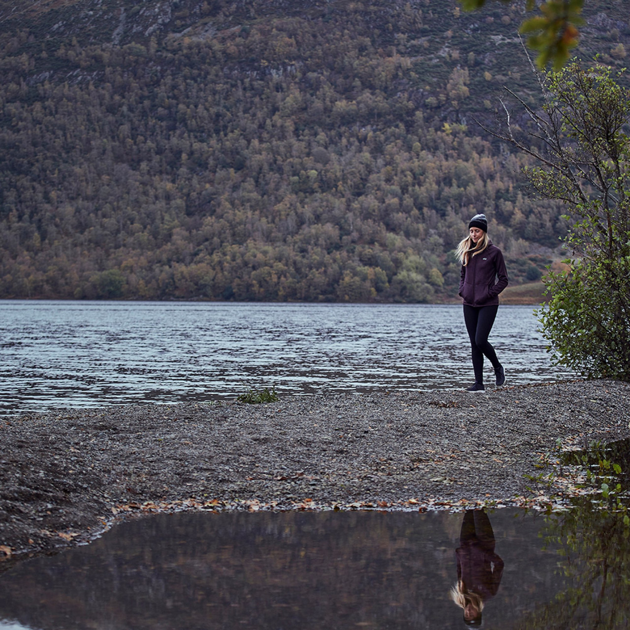 Sweat à Capuche Dart Femme - 1101W-FIG01-LIFESTYLE-4.jpg