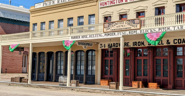 Using Flag Bunting To Boost Your Storefront Displays