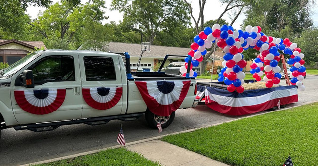Using Flag Bunting in 4th of July Parade Decorations