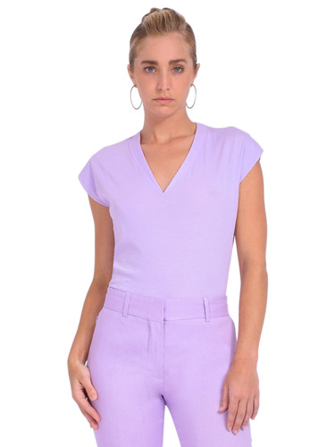FRAME Le Mid Rise V Neck Tee in Lilac Front View 