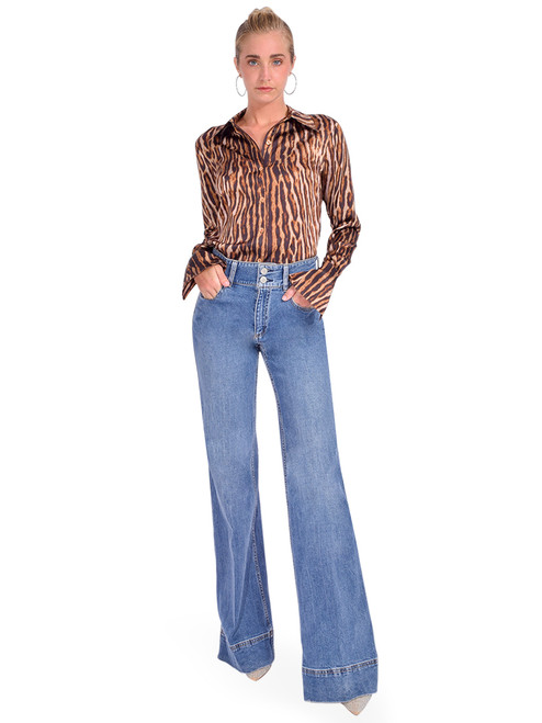 ALICE + OLIVIA Missa High Rise Wide Leg Jean in Brooklyn Blue Full Outfit 