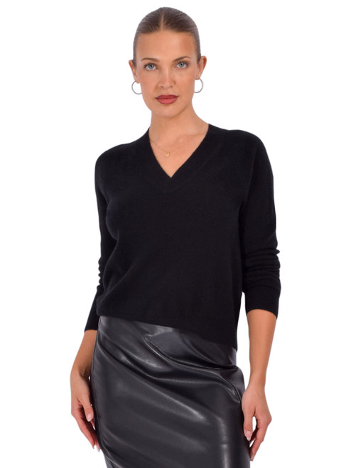 MINNIE ROSE Cashmere Long Sleeve Shrunken V Neck in Black Front View 