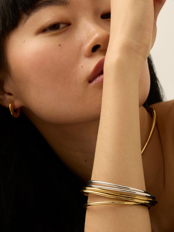 JENNY BIRD Dane Two-Toned Bangle Set on Model 1

