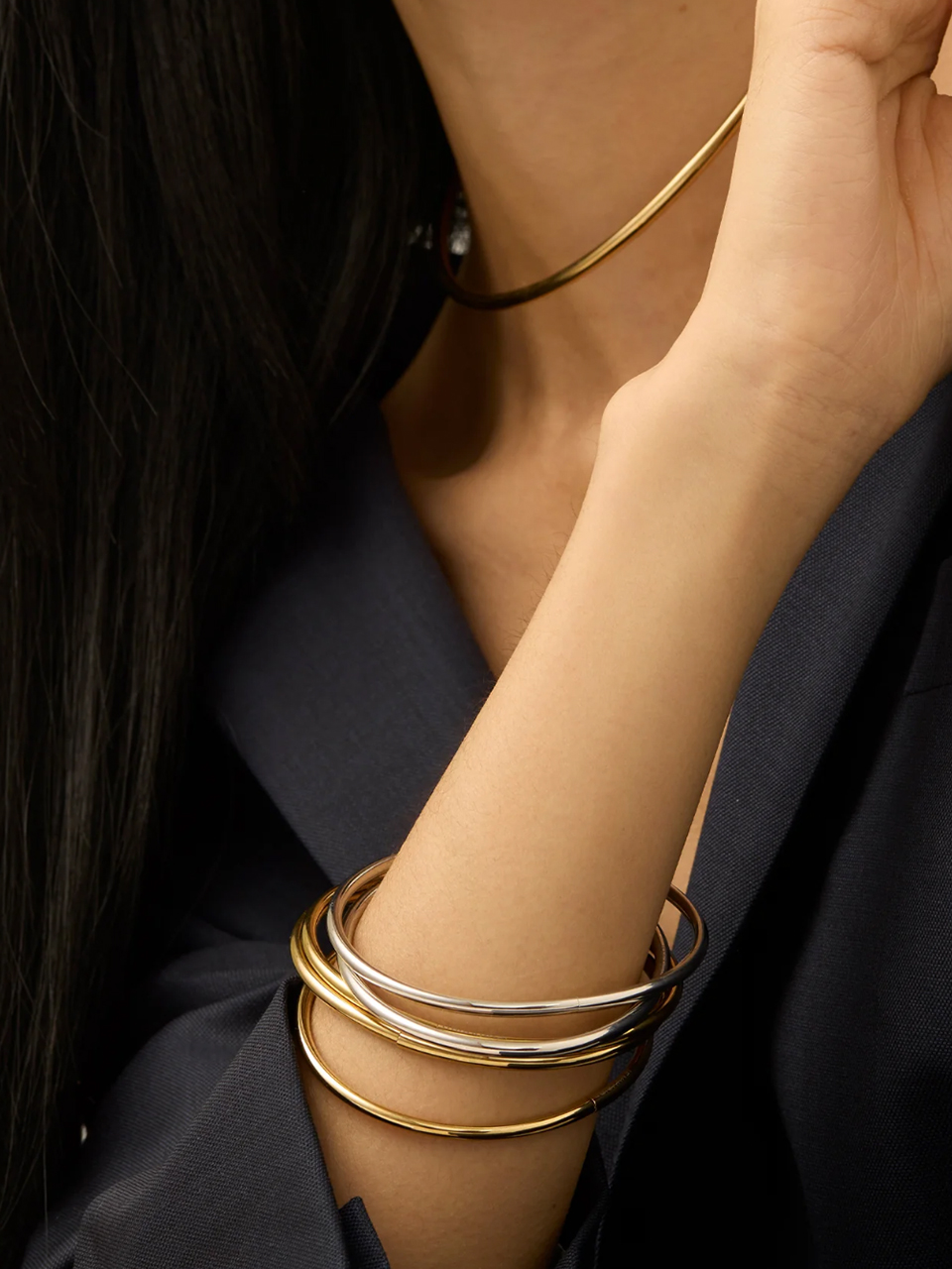 JENNY BIRD Dane Two-Toned Bangle Set on Model 2

