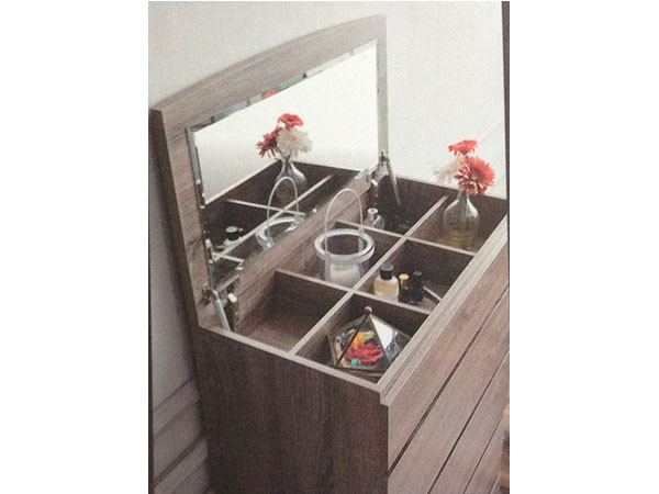 Java Queen Bed with Storage Drawers in Mocha Oak
