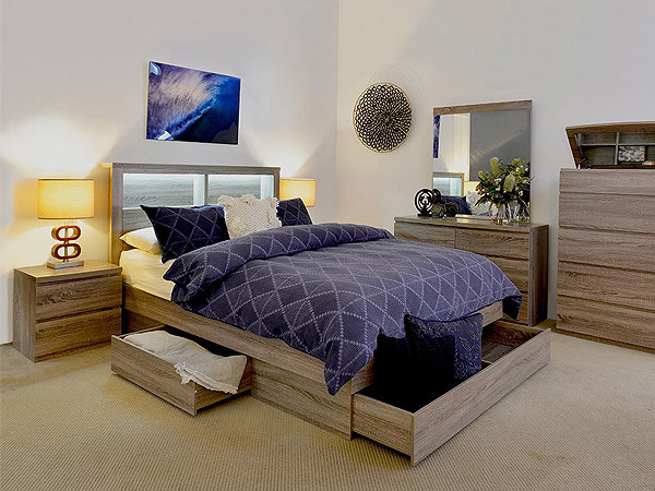 Java Queen Bed with Gas Lift Storage in Mocha Oak