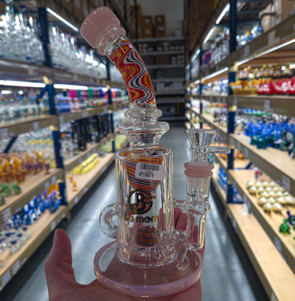 Wholesale Smoke Shop Supplies in Illinois: Your Trusted Supplier in the Chicagoland Area