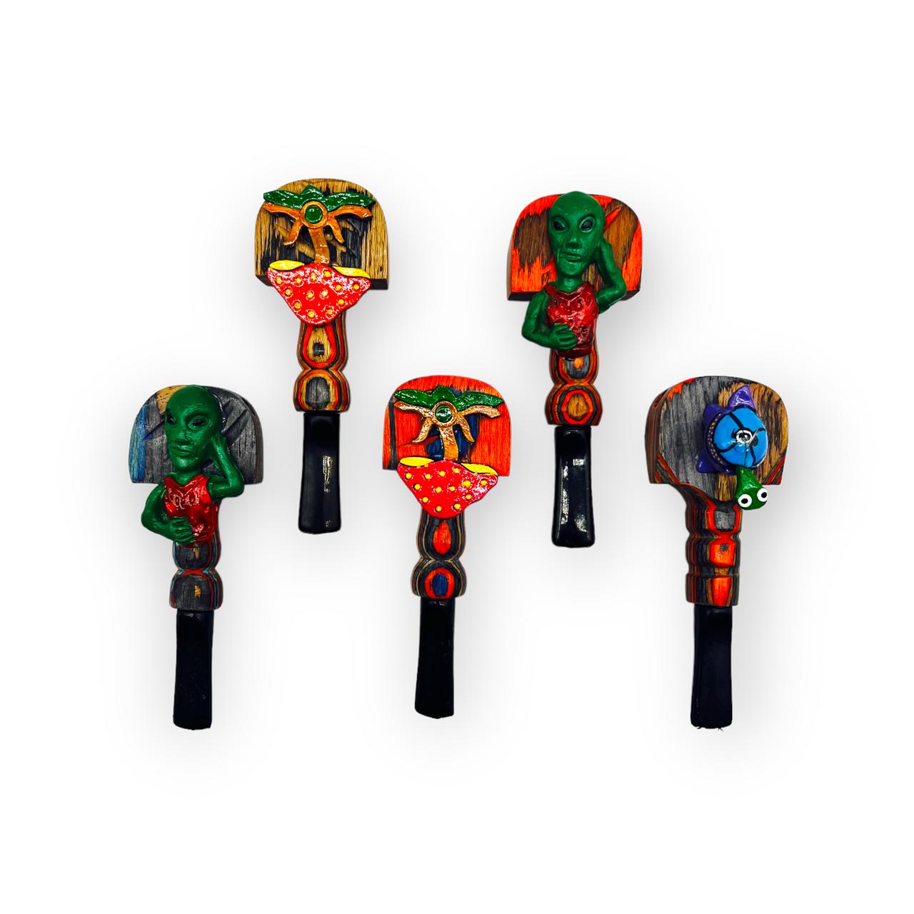  FAN SHAPE WOODEN ASSORTED DESIGN  4" HANDPIPE - 5CT BAG (HP100485) 