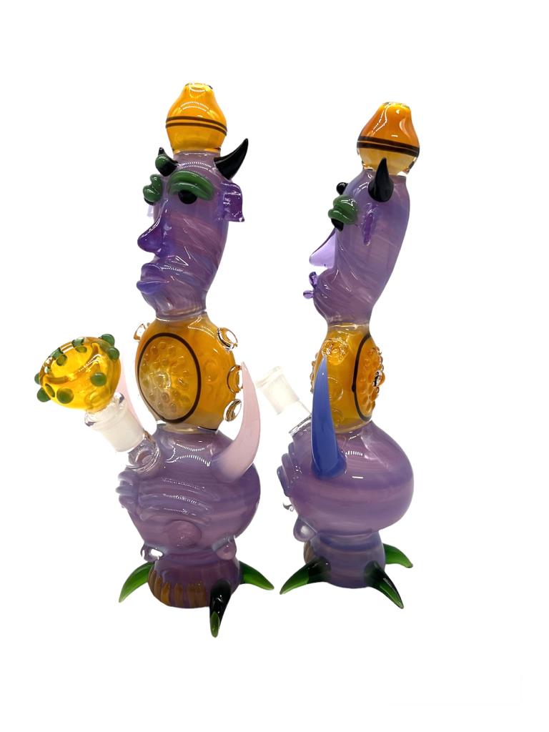 ANGRY SKULL WITH HONEY HEAD WATERPIPE 9"