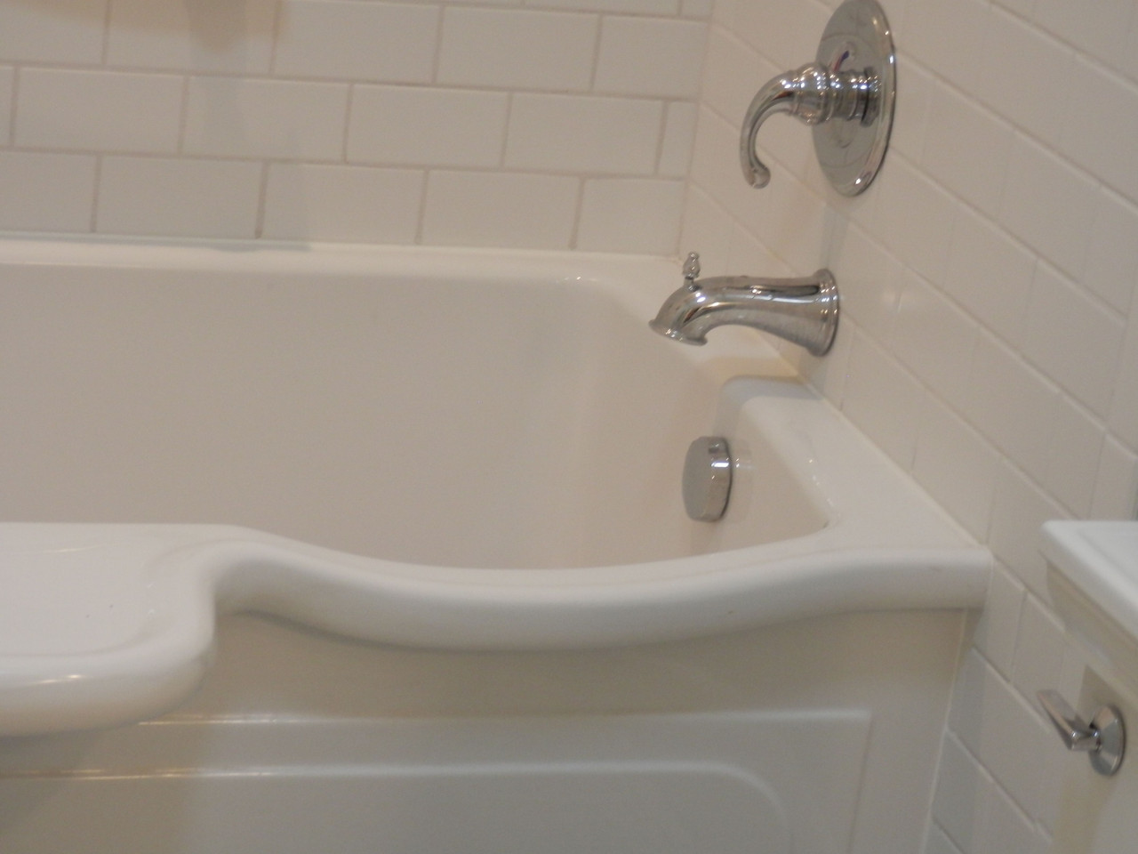 NewEdge Bathtub bathtub with seat built in the edge