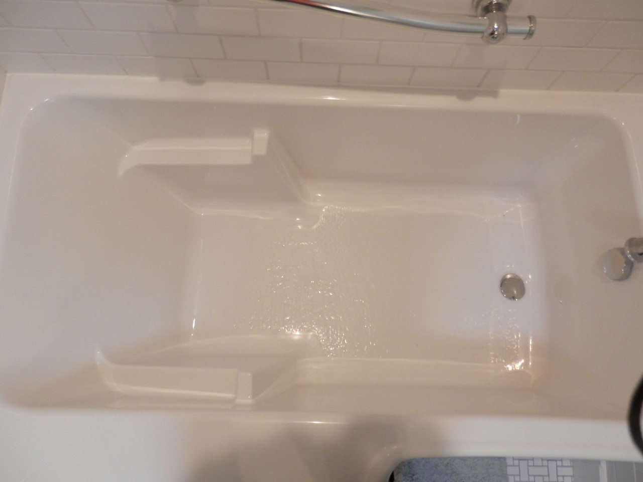 NewEdge Bathtub bathtub with seat built in the edge