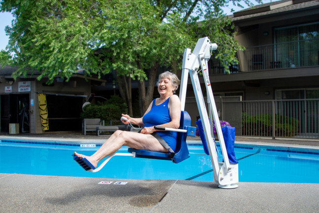 Pool Lift by Aqua Creek | The Mighty 400