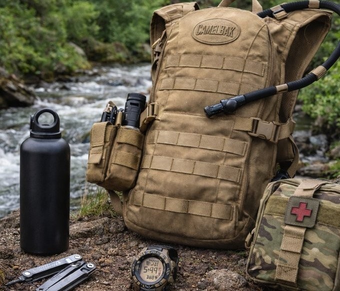 3 liter tactical hydration pack with bladder for hiking and field use