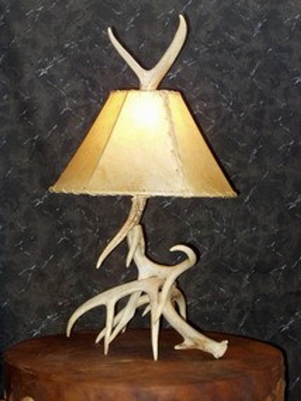 Using Antler Lamps To Compliment Rustic Home Furniture