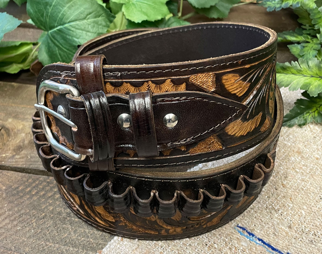 個人装備 Western leather gun belt 44-45 Cal. Hand Tooled Western Gun Belt 44