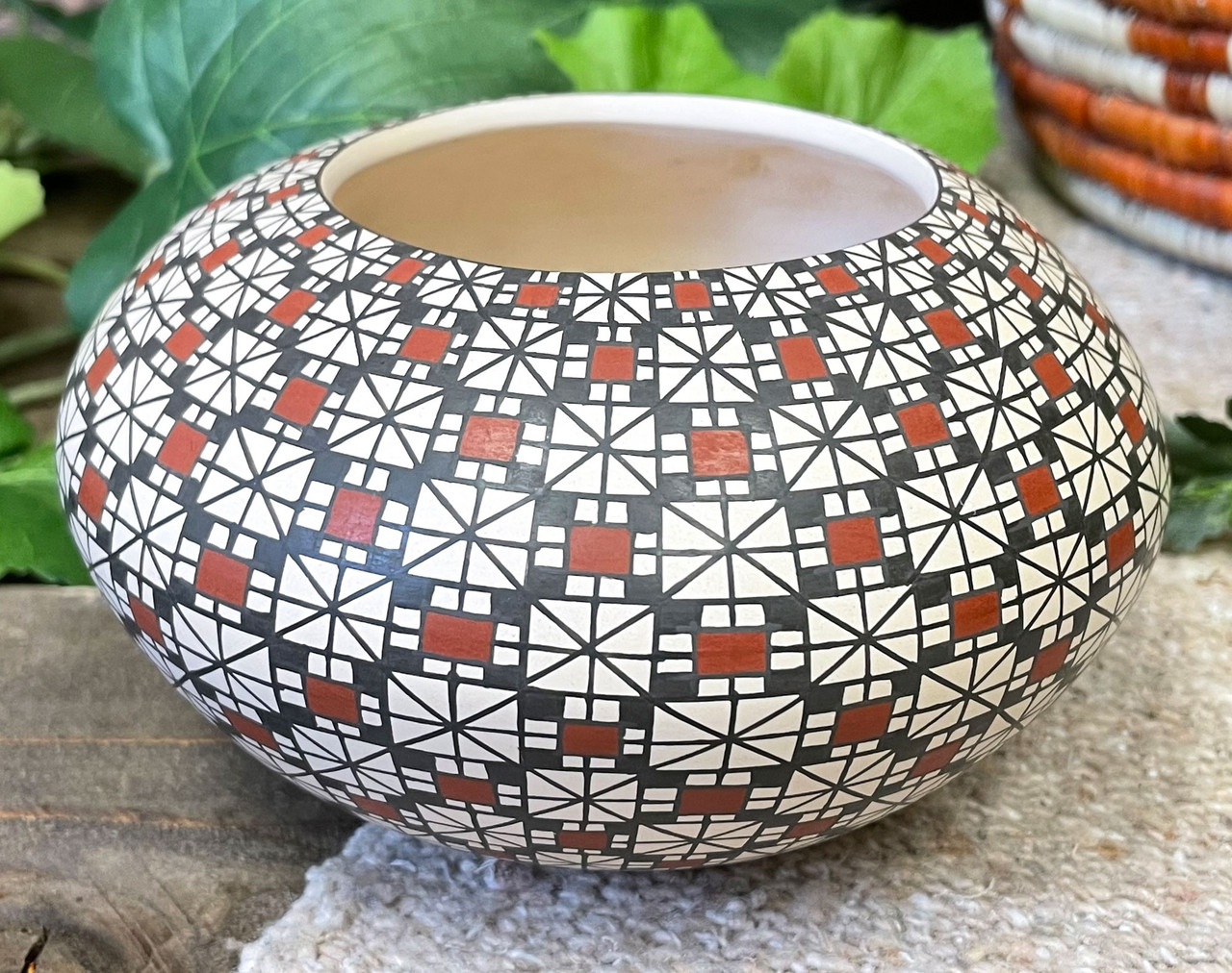 Mata Ortiz Pottery Vase -Juana Ledezma Veloz 4.75